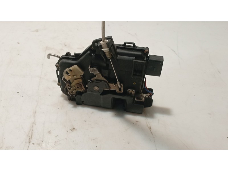 Recambio de cerradura puerta delantera izquierda para audi allroad quattro (4b5) referencia OEM IAM 0  