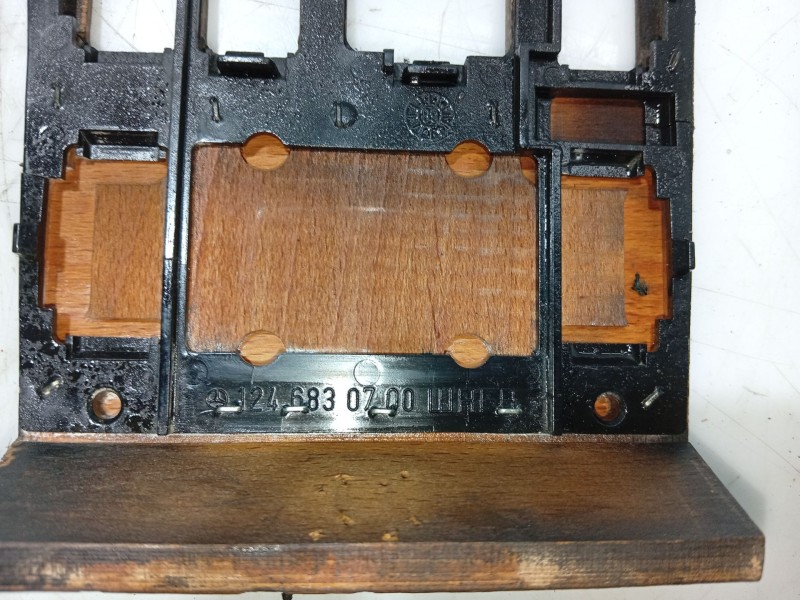 Recambio de moldura para mercedes-benz clase e (w124) berlina referencia OEM IAM   