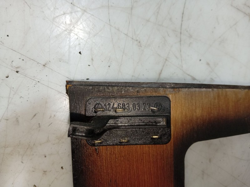 Recambio de moldura para mercedes-benz clase e (w124) berlina referencia OEM IAM   