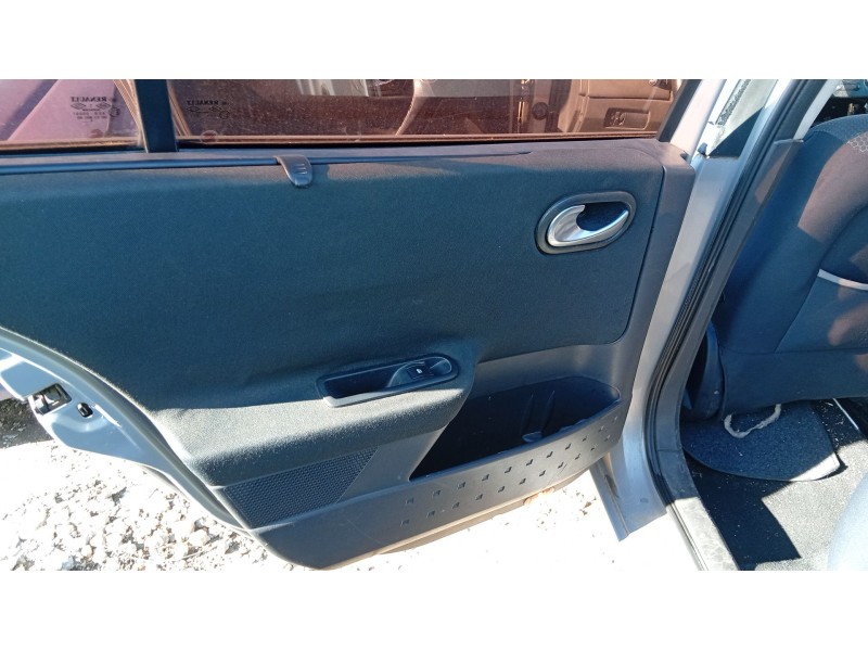 renault megane ii sedán (lm0/1_) del año 2004