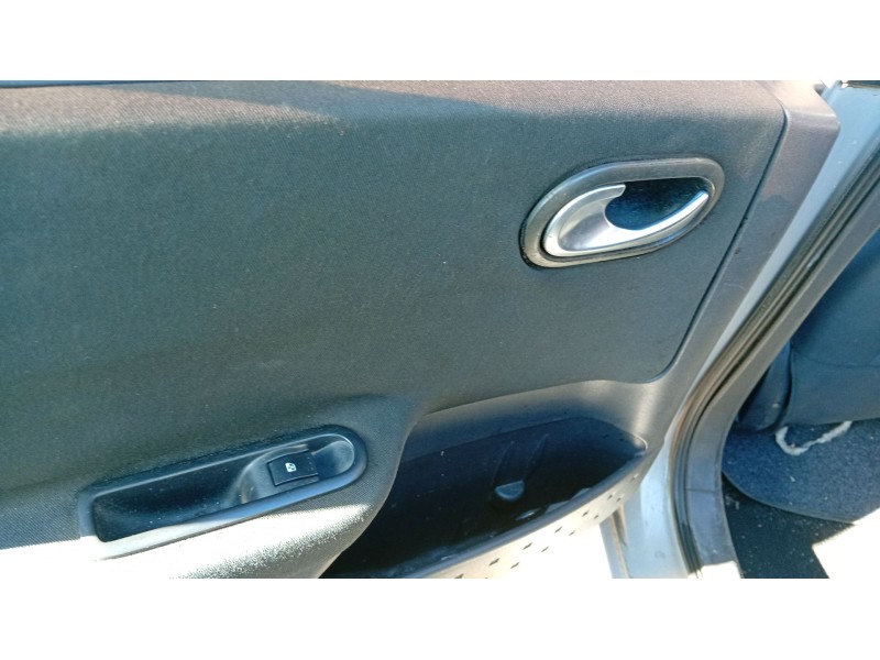 renault megane ii sedán (lm0/1_) del año 2004