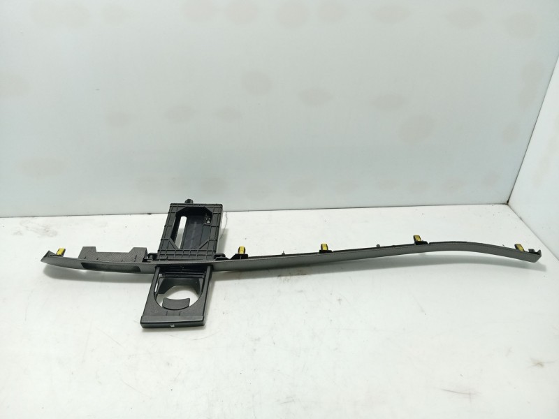 Recambio de moldura para toyota avensis station wagon (_t25_) 2.0 d-4d (cdt250_) referencia OEM IAM   