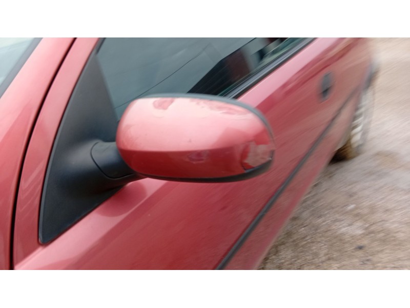 opel corsa c (x01) del año 2001