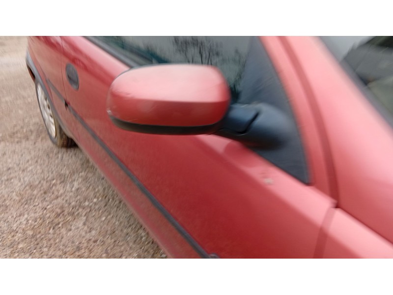 opel corsa c (x01) del año 2001