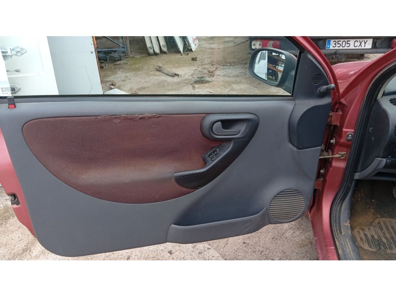 opel corsa c (x01) del año 2001