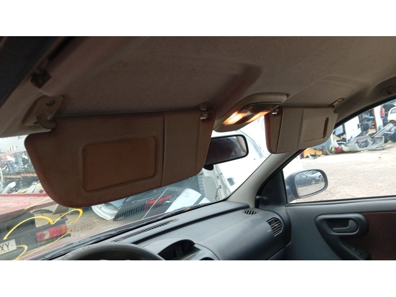 opel corsa c (x01) del año 2001