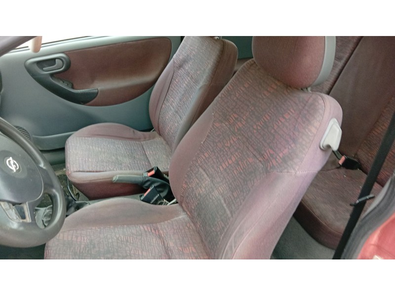 opel corsa c (x01) del año 2001