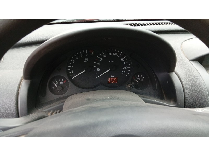 opel corsa c (x01) del año 2001