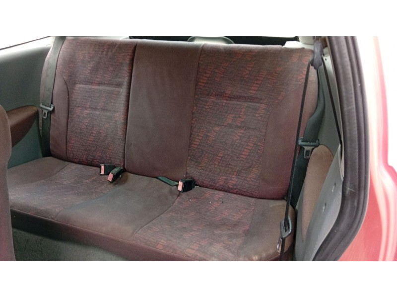 opel corsa c (x01) del año 2001