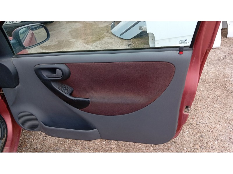 opel corsa c (x01) del año 2001