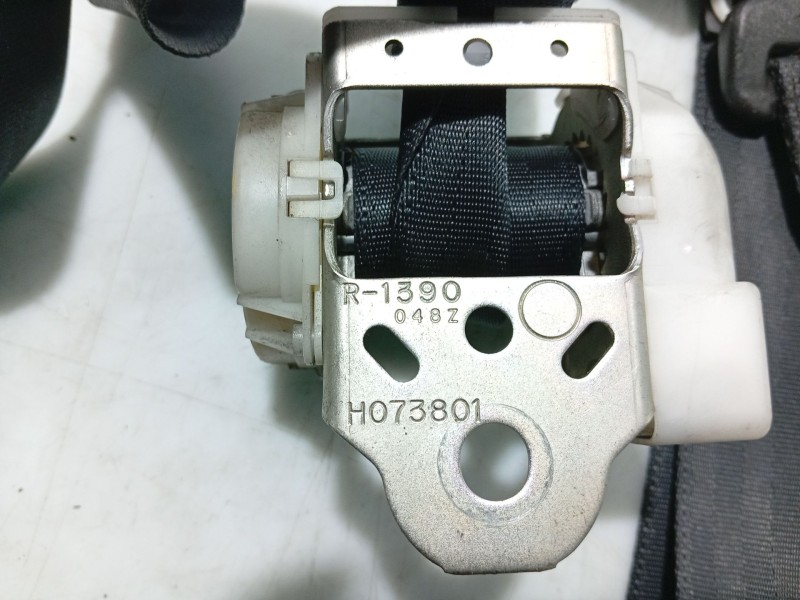 Recambio de cinturon seguridad trasero derecho para peugeot 107 urban referencia OEM IAM 8974LG  