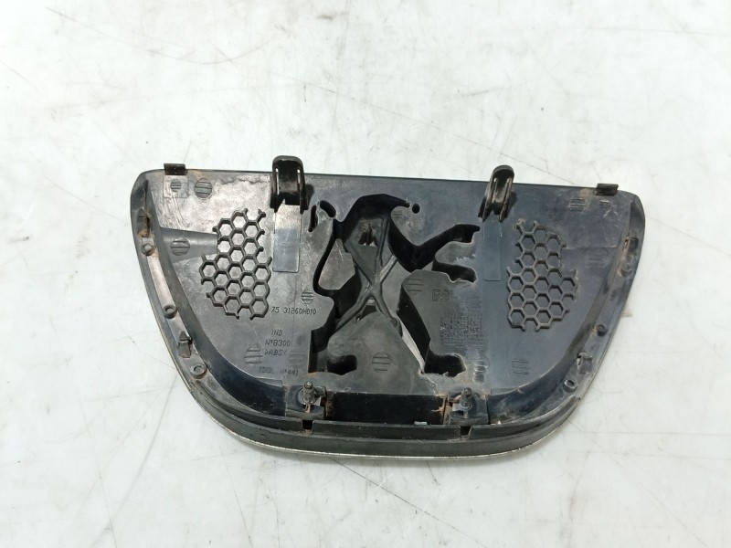 Recambio de moldura para peugeot 107 urban referencia OEM IAM   