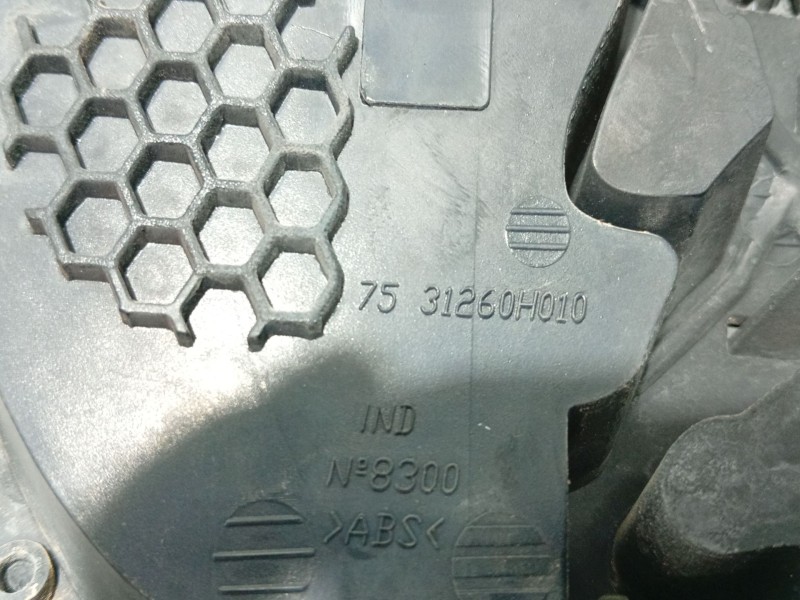 Recambio de moldura para peugeot 107 urban referencia OEM IAM   