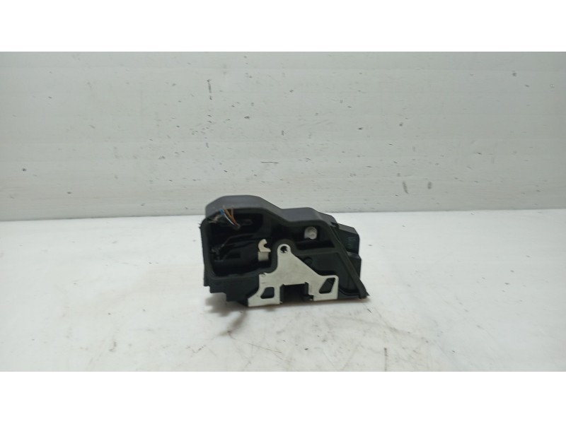 Recambio de cerradura puerta delantera derecha para bmw 1 (f20) 116 d referencia OEM IAM 51217229458 51 21 7 229 458 