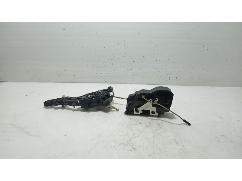 Recambio de cerradura puerta delantera izquierda para bmw 1 (f20) 116 d referencia OEM IAM 51217229461 51 21 7 229 461 