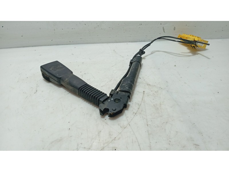 Recambio de anclaje cinturon delantero derecho para bmw 1 (f20) 116 d referencia OEM IAM   