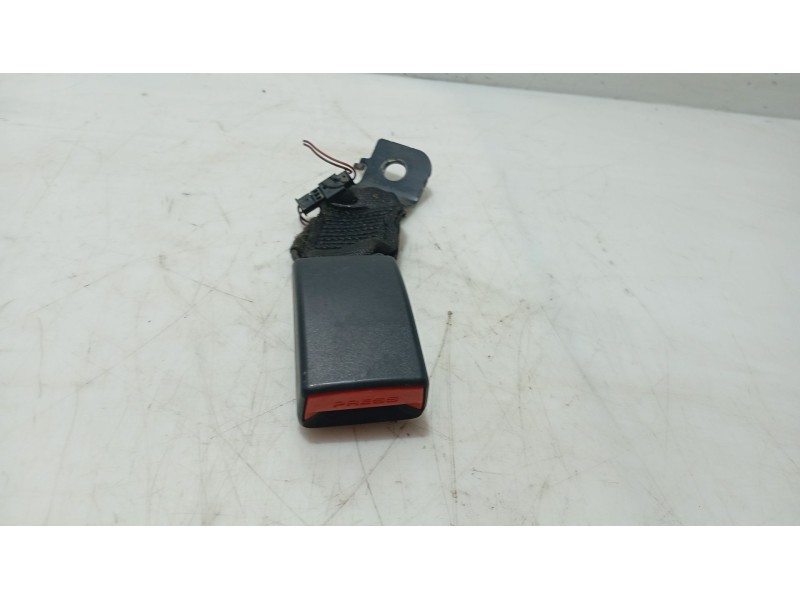 Recambio de anclaje cinturon trasero izquierdo para bmw 1 (f20) 116 d referencia OEM IAM   