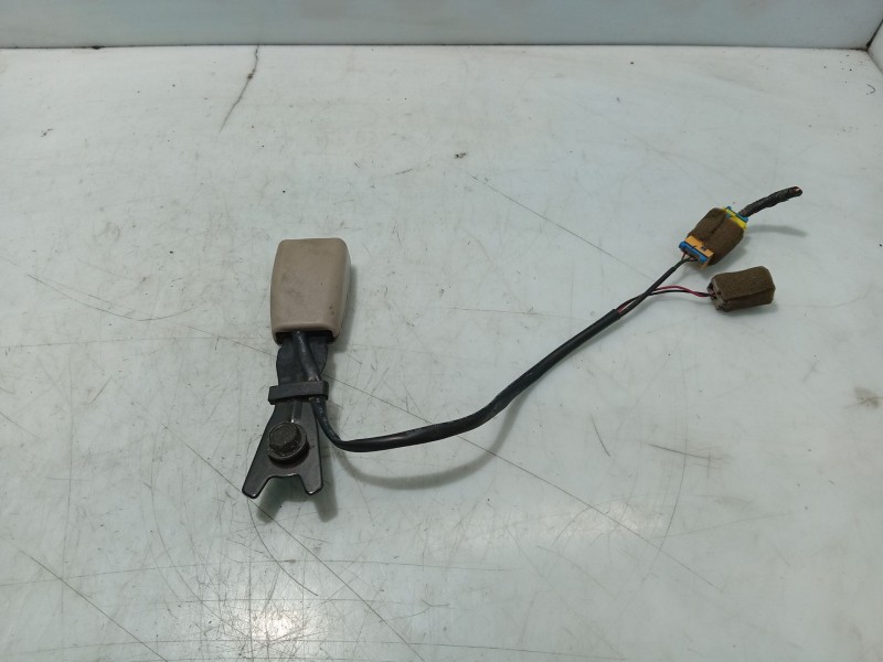 Recambio de anclaje cinturon delantero izquierdo para kia carnival ii (gq) 2.9 crdi referencia OEM IAM   