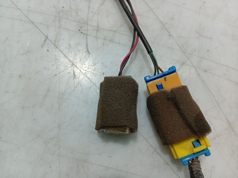 Recambio de anclaje cinturon delantero izquierdo para kia carnival ii (gq) 2.9 crdi referencia OEM IAM   