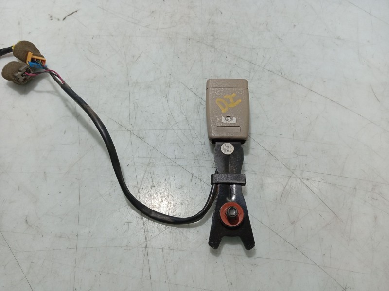 Recambio de anclaje cinturon delantero izquierdo para kia carnival ii (gq) 2.9 crdi referencia OEM IAM   