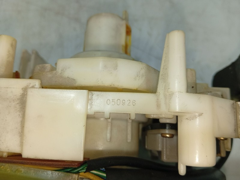 Recambio de mando volante para kia carnival ii (gq) 2.9 crdi referencia OEM IAM   