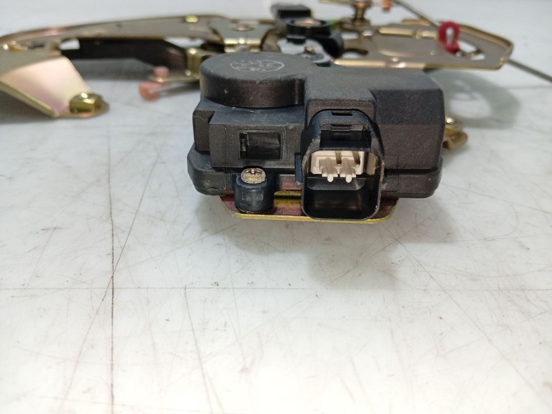 Recambio de cerradura puerta trasera izquierda para kia carnival ii (gq) 2.9 crdi referencia OEM IAM   