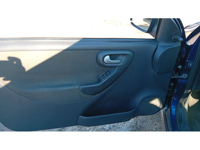 opel corsa c (x01) del año 2004