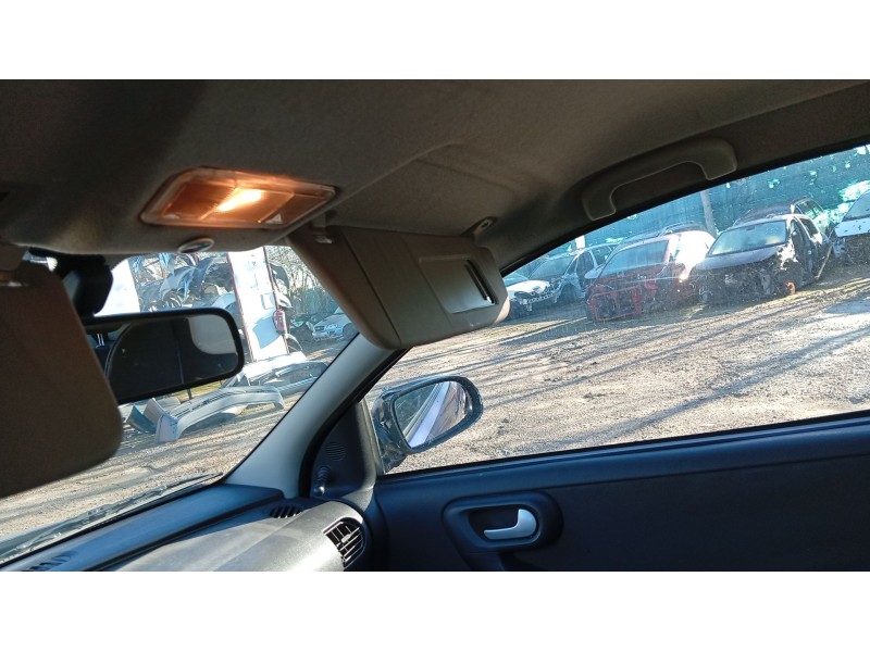 opel corsa c (x01) del año 2004