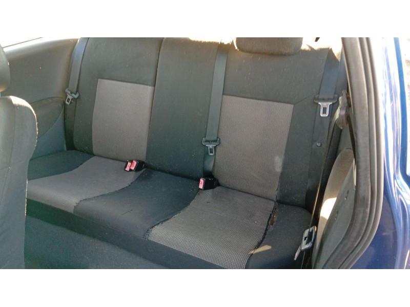 opel corsa c (x01) del año 2004