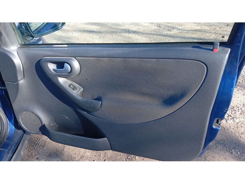 opel corsa c (x01) del año 2004