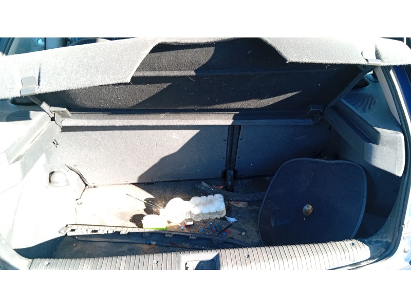 opel corsa c (x01) del año 2004