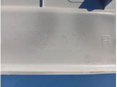 Recambio de guarnecido puerta delantera derecha para kia carnival ii (gq) 2.9 crdi referencia OEM IAM    2