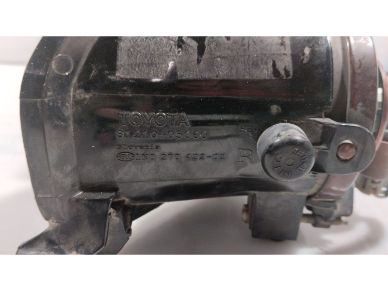 Recambio de faro antiniebla derecho para toyota avensis (_t25_) 1.8 (zzt251_) referencia OEM IAM 8121005060  