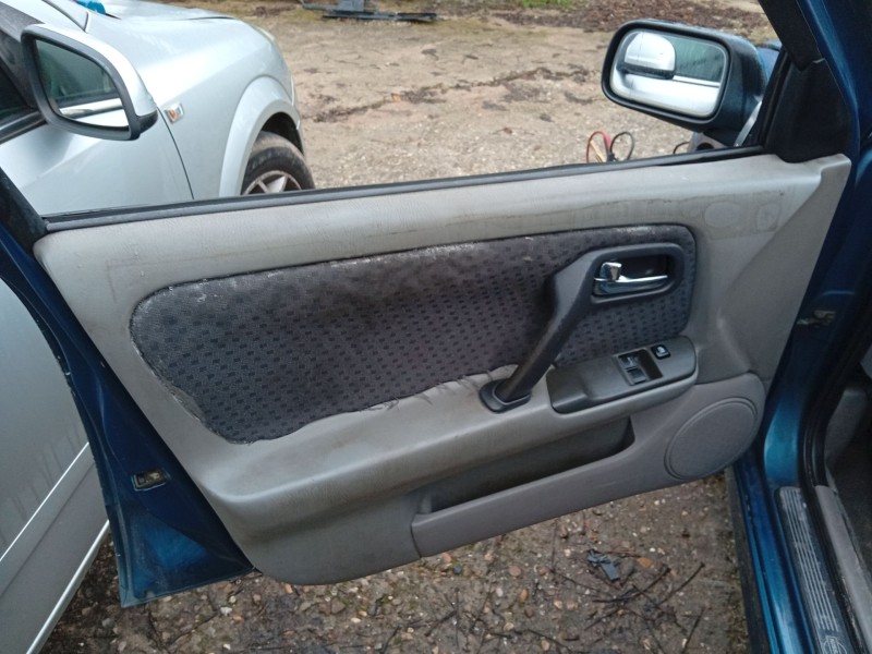 nissan primera hatchback (p11) del año 2002