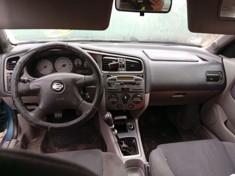 nissan primera hatchback (p11) del año 2002