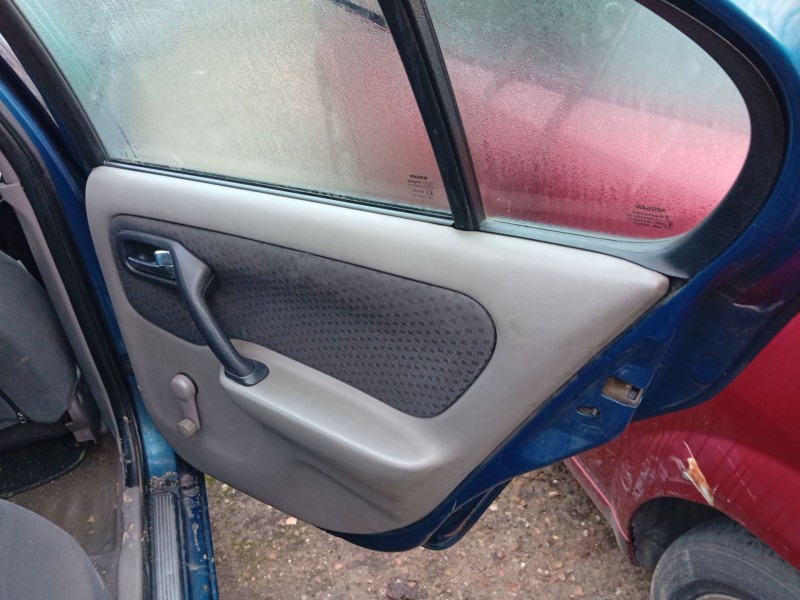 nissan primera hatchback (p11) del año 2002