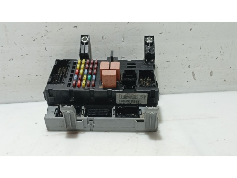 Recambio de caja fusibles delantera para fiat linea (323_, 110_) 1.4 referencia OEM IAM   