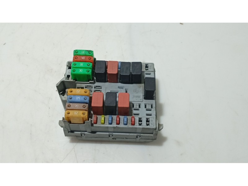 Recambio de caja reles / fusibles para fiat linea (323_, 110_) 1.4 referencia OEM IAM   