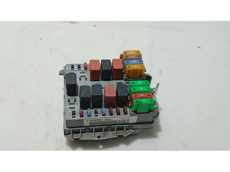 Recambio de caja reles / fusibles para fiat linea (323_, 110_) 1.4 referencia OEM IAM   