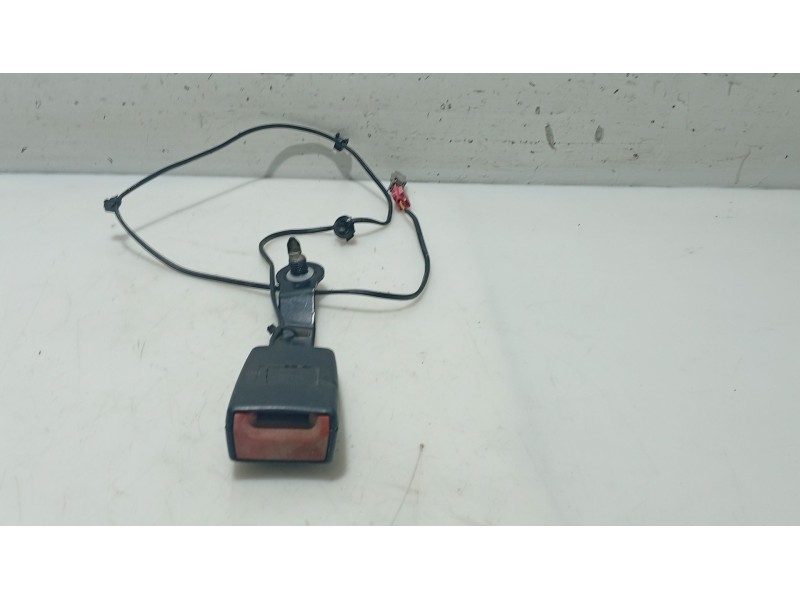 Recambio de anclaje cinturon delantero izquierdo para fiat linea (323_, 110_) 1.4 referencia OEM IAM   