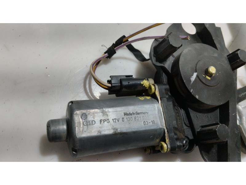 Recambio de elevalunas delantero derecho para ford fiesta (cbk) referencia OEM IAM 7701207254  