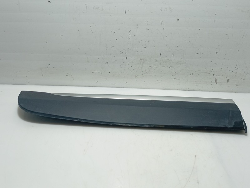 Recambio de moldura puerta trasera derecha para mg zs suv (azs1) 1.5 vti referencia OEM IAM   