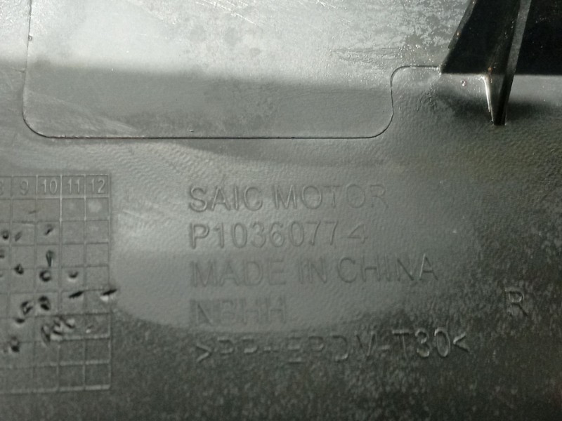 Recambio de moldura puerta trasera derecha para mg zs suv (azs1) 1.5 vti referencia OEM IAM   