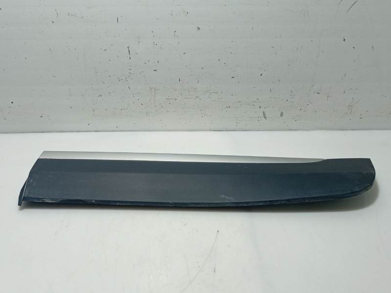 Recambio de moldura puerta trasera izquierda para mg zs suv (azs1) 1.5 vti referencia OEM IAM   
