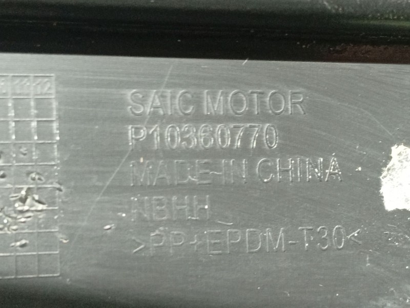 Recambio de moldura puerta trasera izquierda para mg zs suv (azs1) 1.5 vti referencia OEM IAM   