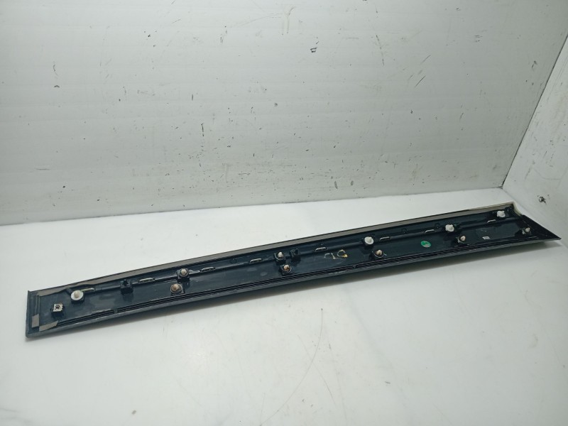 Recambio de moldura puerta delantera derecha para mg zs suv (azs1) 1.5 vti referencia OEM IAM   