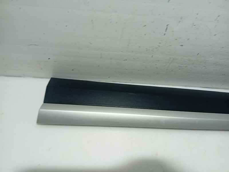 Recambio de moldura puerta delantera izquierda para mg zs suv (azs1) 1.5 vti referencia OEM IAM   