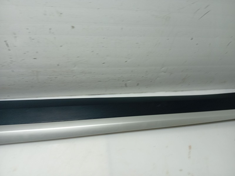 Recambio de moldura puerta delantera izquierda para mg zs suv (azs1) 1.5 vti referencia OEM IAM   