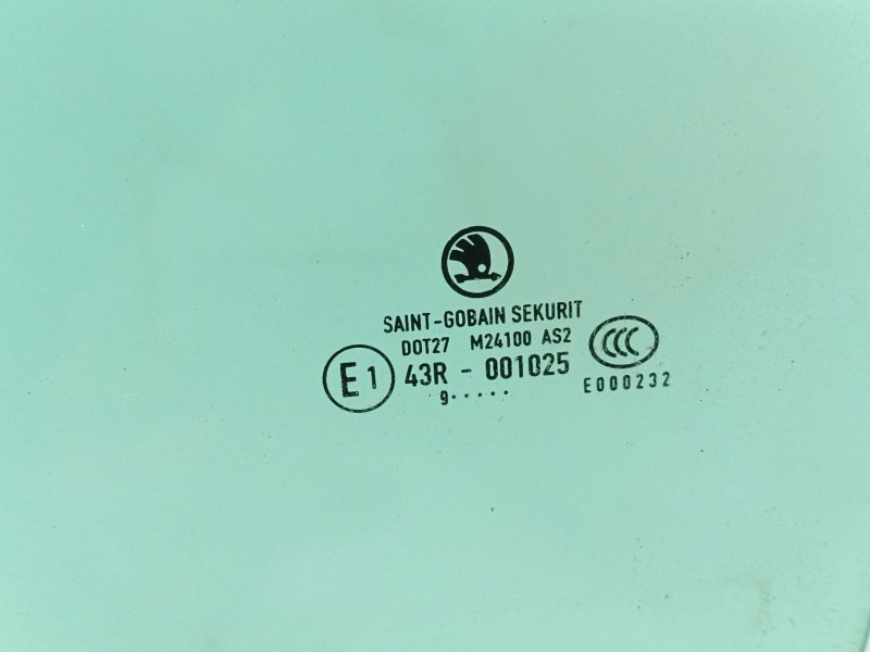 Recambio de luna trasera izquierda para skoda superb ii (3t4) 2.0 tdi referencia OEM IAM 3T5845205  