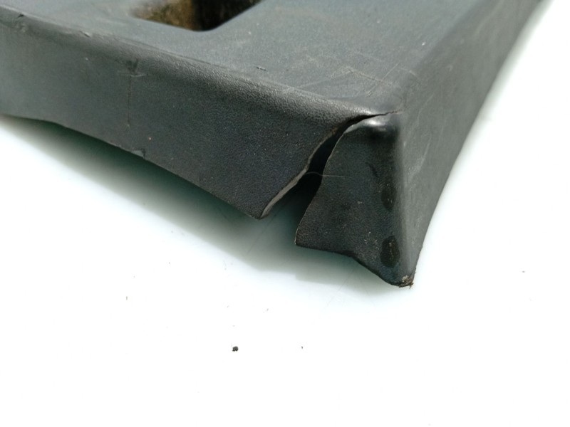 Recambio de moldura para daewoo lacetti hatchback (klan) 1.4 referencia OEM IAM 9654552  